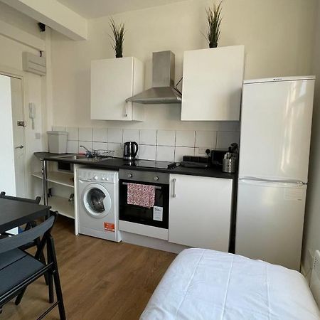 Lovely Studio Flat In The Heart Of Holloway. ロンドン エクステリア 写真