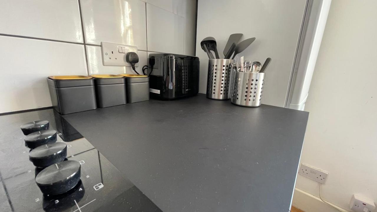 Lovely Studio Flat In The Heart Of Holloway. ロンドン エクステリア 写真