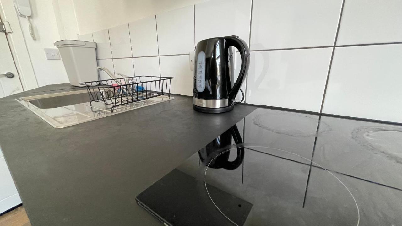 Lovely Studio Flat In The Heart Of Holloway. ロンドン エクステリア 写真