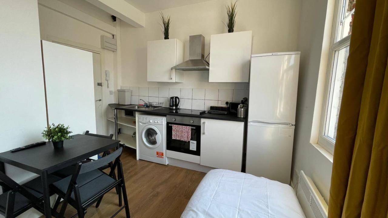 Lovely Studio Flat In The Heart Of Holloway. ロンドン エクステリア 写真